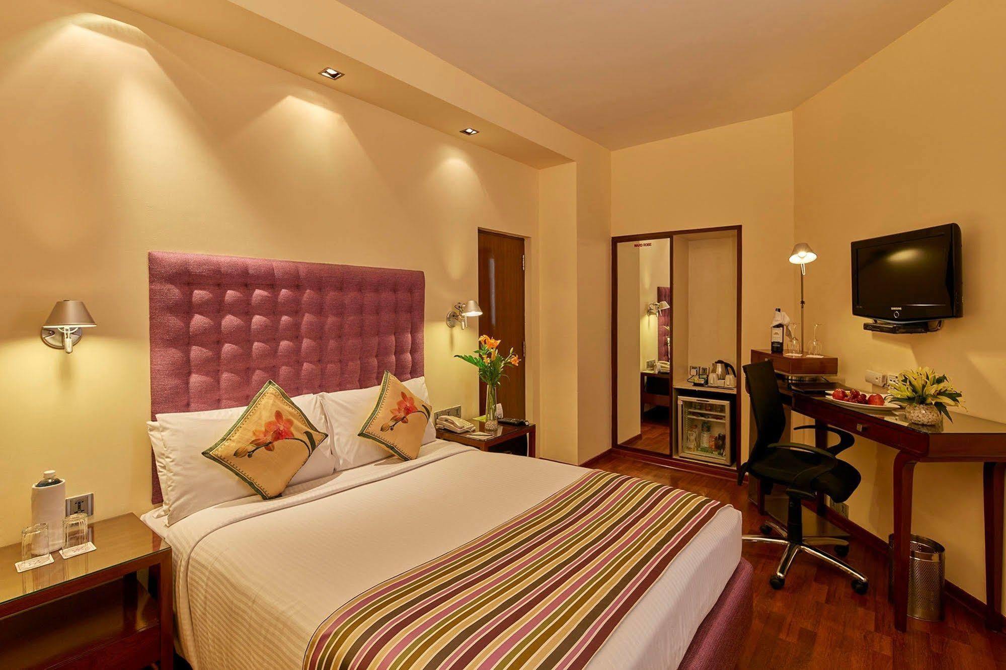 Royal Orchid Central Bangalore, Mg Road Exterior foto